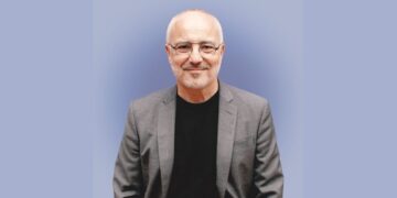 Premio PRNoticias a Joan Navarro por la Iniciativa más innovadora del sector universitario en Asuntos Públicos