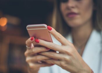 ChatGPT ya permite comprar productos, ¿qué significa para la comunicación en beauty?