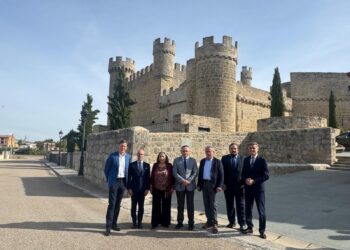 Asteo Red Neutra y ZTE conectan con fibra el histórico castillo de Olmillos de Sasamón