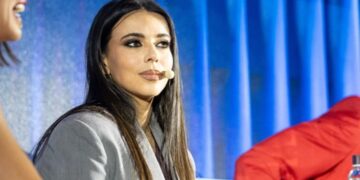 Santaolalla ‘superstar’: acusa de ‘partidismo’ mientras modera a cuenta de dos Ministerios