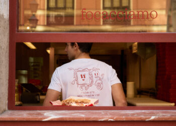 Scotta y Focacciamo se unen en una colaboración que fusiona moda y gastronomía