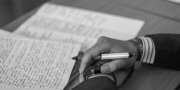 Los dircom sobreestiman la satisfacción con la IA conversacional