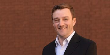 Grokipedia: Nick Magnusson (Qlik) alerta sobre su crisis de confianza