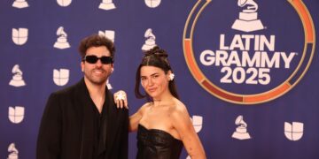 “TALENTO ALMERIENSE” BRILLA EN LOS LATIN GRAMMY: VERA GRV DESLUMBRA EN LA ALFOMBRA ROJA CON UN DISEÑO DE BLAM ATELIER