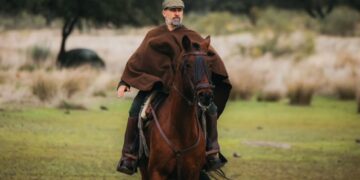 La comunicación de la campaña electoral extremeña desata el morbo por PP y Vox