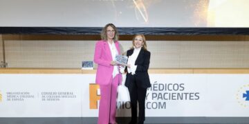 La Dra. Carmen Ayuso, directora científica del IIS-FJD, reconocida como “Personalidad destacada en el ámbito sanitario”