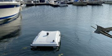 Cuando la conectividad 5G limpia el mar: así son los drones acuáticos que recogen hasta 500 kilos de residuos al día