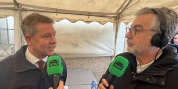 Carlos Alsina celebra el Día de la Radio devolviendo la conexión radiofónica un pueblo de la Mancha