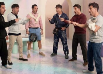 Bustamante se multiplica por cinco en la nueva campaña de TaxDown para la Renta 2025