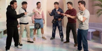 Bustamante se multiplica por cinco en la nueva campaña de TaxDown para la Renta 2025