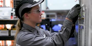 Schindler busca personas con o sin experiencia  que quieran hacer carrera en el sector de la elevación