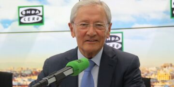 Carlos Herrera y Carlos Alsina unen sus micros para homenajear a Fernando Ónega