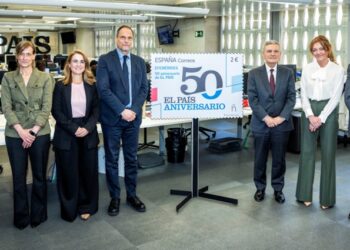 Marketing con historia: Correos inmortaliza a EL PAÍS en su 50º aniversario