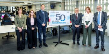 Marketing con historia: Correos inmortaliza a EL PAÍS en su 50º aniversario