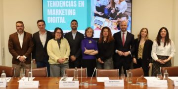 IAB Spain y CEOE Campus lanzan ‘Marketing r_evolution’