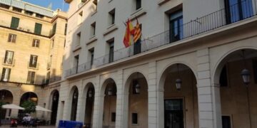 La jueza imputa a 15 personas por el escándalo de las VPO de Les Naus en Alicante