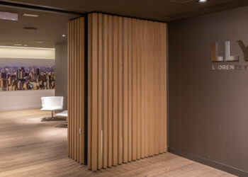 LLYC alcanza un beneficio neto de 6,8 millones de euros en 2025 y presenta su nuevo Plan Estratégico 26-27