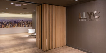 LLYC alcanza un beneficio neto de 6,8 millones de euros en 2025 y presenta su nuevo Plan Estratégico 26-27