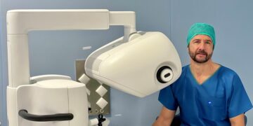 El Hospital Universitario Rey Juan Carlos realiza con éxito su primera cirugía a doble consola asistida por robot en un solo paciente