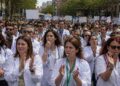La huelga de médicos tensiona el sistema sanitario en toda España