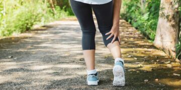 Dolor al caminar no es normal: la señal que puede alertar de una enfermedad vascular grave