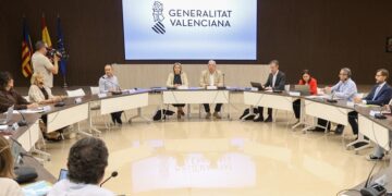 Huelga de docentes: El Gobierno valenciano plantea eliminar carga burocrática y retoma la negociación sobre ratios