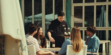 Cinco marcas de cerveza que se adelantan al verano para dominar la conversación en redes y medios