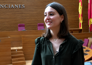 Una diputada de Compromís amenaza a Mazón en las Cortes