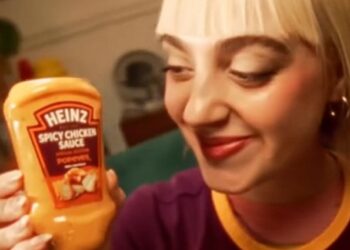 “El Drop Más Hot”, la fusión entre HEINZ y POPEYES que salta de la restauración al retail