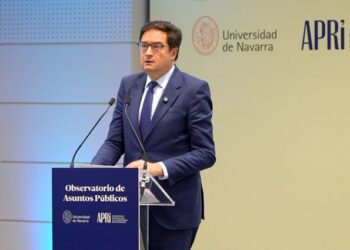 “La ley de lobbies es urgente”, Óscar López en la presentación de la Radiografía de la profesión en España