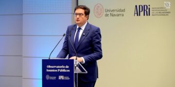 “La regulación del lobby es urgente”, Óscar López en la presentación de la Radiografía de la profesión en España