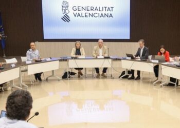 Los docentes valencianos suspenden temporalmente la huelga, pero mantienen las movilizaciones