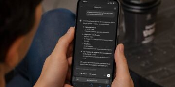 Se nos va la vida conectados a Internet: 28 años de media