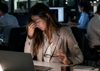Más del 80% de los profesionales sufre agotamiento por pantallas