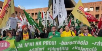 Compromís dice que quiere convertir la huelga de profesores en un “estallido social”