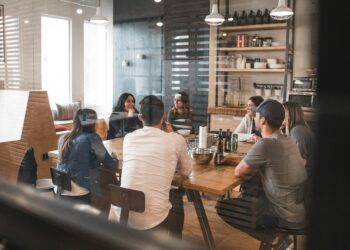 El auge de la IA impulsa el valor de las habilidades humanas y obliga a las empresas a prepararse