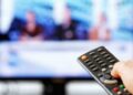 El nuevo canal de TDT adjudicado por el Gobierno comparte sede con la productora que realizó el documental sobre Sánchez