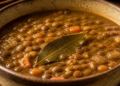Para qué sirve realmente el laurel en las comidas