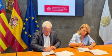 La Generalitat y los administradores de fincas se unen contra la violencia de género en el entorno vecinal