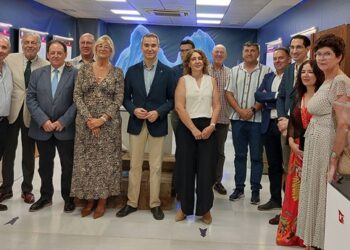 Foto institucional de grupo del acto de inauguración_FraternidadMuprespaAXA
