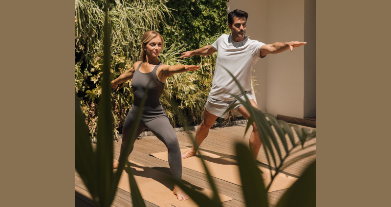 Yoga al aire libre y desayunos de autor