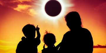 Los expertos del Hospital Universitario General de Villalba recuerdan que la exposición al eclipse sin protección adecuada puede provocar lesiones oculares irreversibles