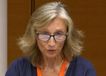 La jefa de Contratación del Ayuntamiento de Alicante se queda muda ante las preguntas de Vox