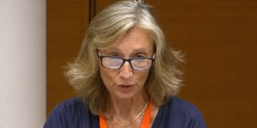 La jefa de Contratación del Ayuntamiento de Alicante se queda muda ante las preguntas de Vox