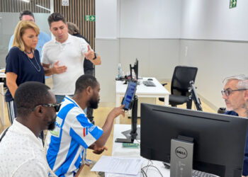 Labora incorpora un sistema mediante IA para ofrecer traducción simultánea en la atención a usuarios