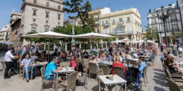 Alicante (88,9 %) supera a Valencia (75,2 %) en previsión de ocupación hotelera