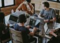 El trabajo híbrido es clave para atraer talento y mejorar la productividad según el 80% de los CEO
