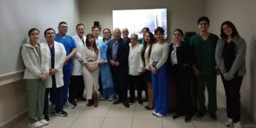 La Fundación Jiménez Díaz contribuye a la realización de las primeras cirugías robóticas de mama de Perú
