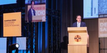 Pérez Llorca apuesta por situar a la Comunitat Valenciana a la vanguardia de la detección precoz del Alzheimer