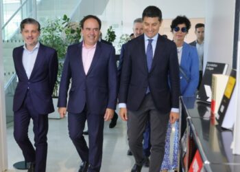 Pérez Llorca reivindica el apoyo a autónomos y emprendedores con ayudas de hasta 5.000 euros